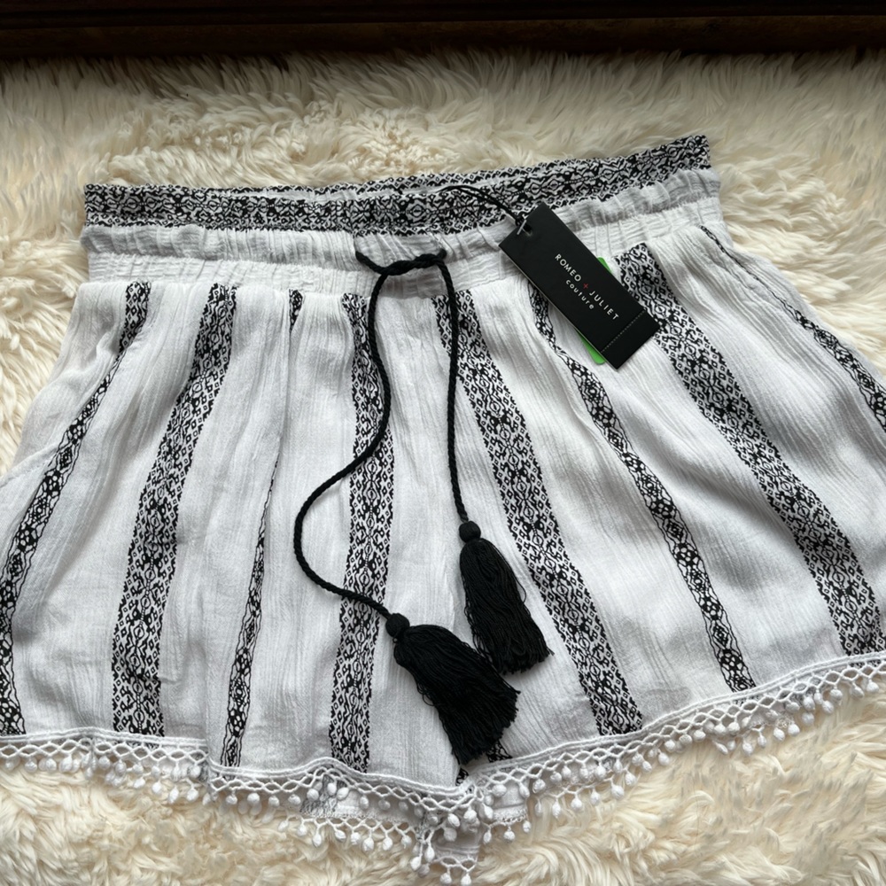 NWT Romeo & Juliet  gauze shorts sz s
